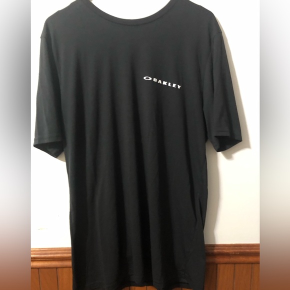 Men’s Black Oakley T-Shirt size Large! - Picture 1 of 4